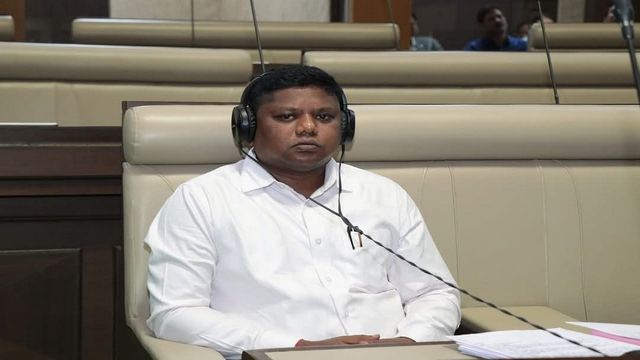 
सदन में गूंजा वन पट्टाधारियों का मामला: कोल्हान क्षेत्र में नहीं बन रहे जाति प्रमाण पत्र, जानिए सरकार क्‍या बोली
