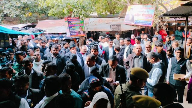 बहराइच हिंसा मामला: ‘दंड शास्ति प्रजा…’ जज ने मनु स्मृति का श्लोक पढ़कर दोषियों को सुनाई सजा, तोड़ दी पेन की निब
