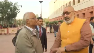 संसद में सिगरेट पीने के विवाद पर तृणमूल सांसद का बीजेपी पर पलटवार। (फोटो- स्क्रीनग्रैब)