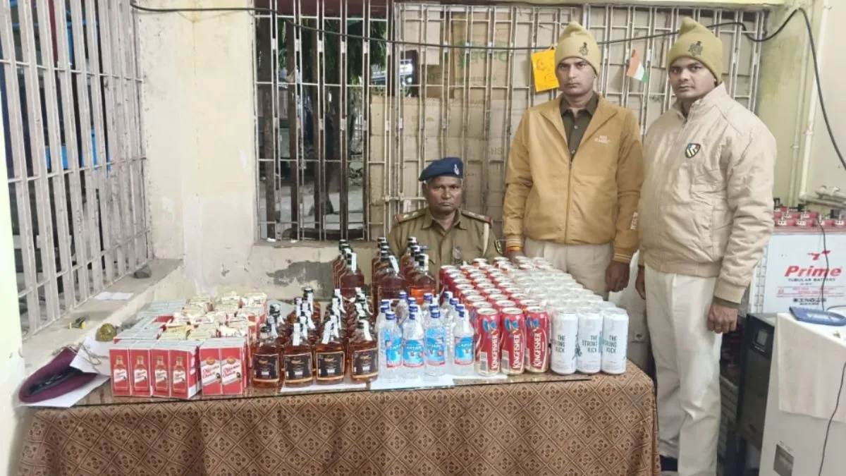 मिथिला एक्सप्रेस में पुलिस ने की जांच, बड़ी मात्रा में विदेशी शराब बरामद
