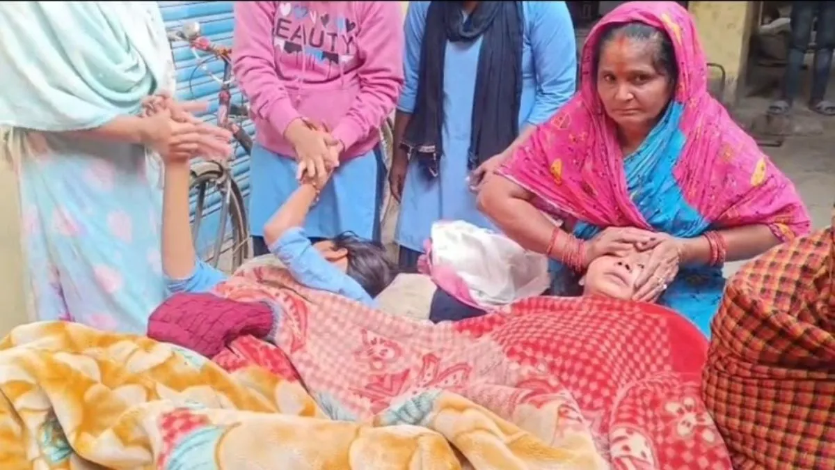 प्रिंसिपल को आया गुस्सा, छात्रों की कर दी जमकर पिटाई; कोई हुआ बेहोश तो किसी के नाक से निकलने लगा खून
