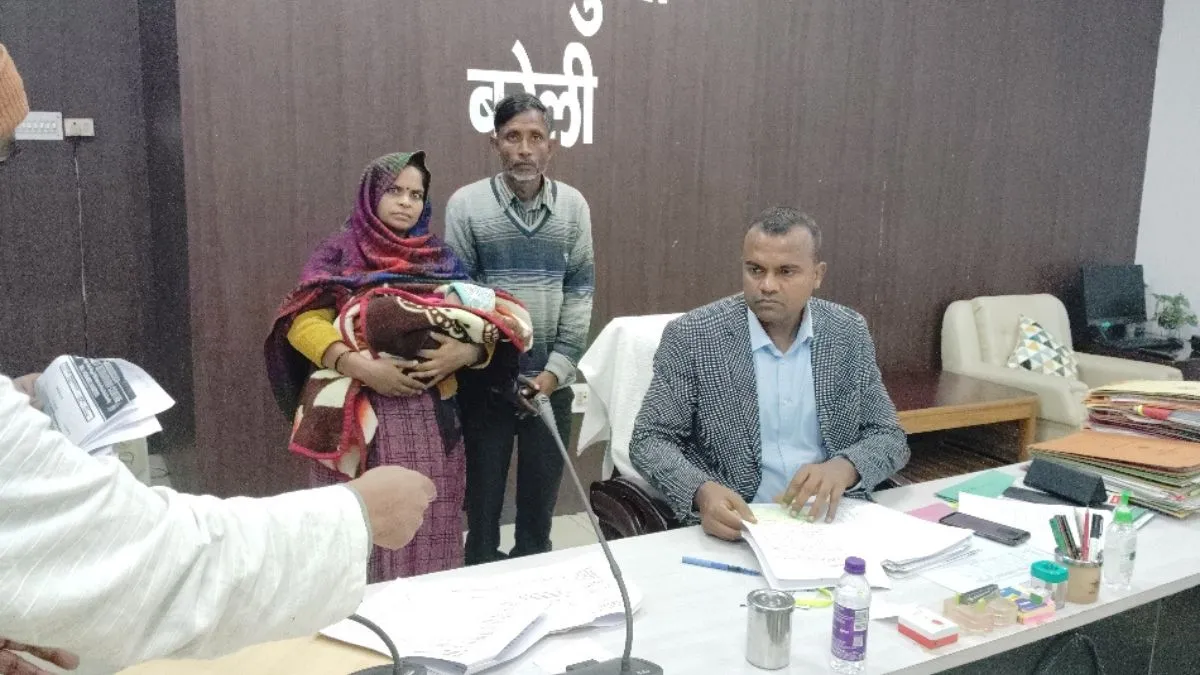 पिता ने मंडलायुक्त से लगाई गुहार: लगाए आरोप, अस्पताल ने मेरा एक बच्चा चुराया, वापस दिलाओ!
