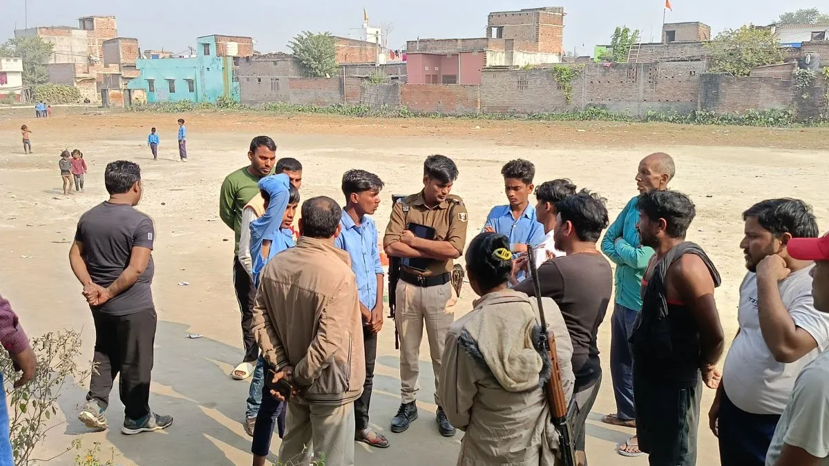 बिना दीवार का स्कूल बना नशेड़ियों का अड्डा, दो बार नाम कटे; फिर भी नहीं सुधरे गुंडे छात्र