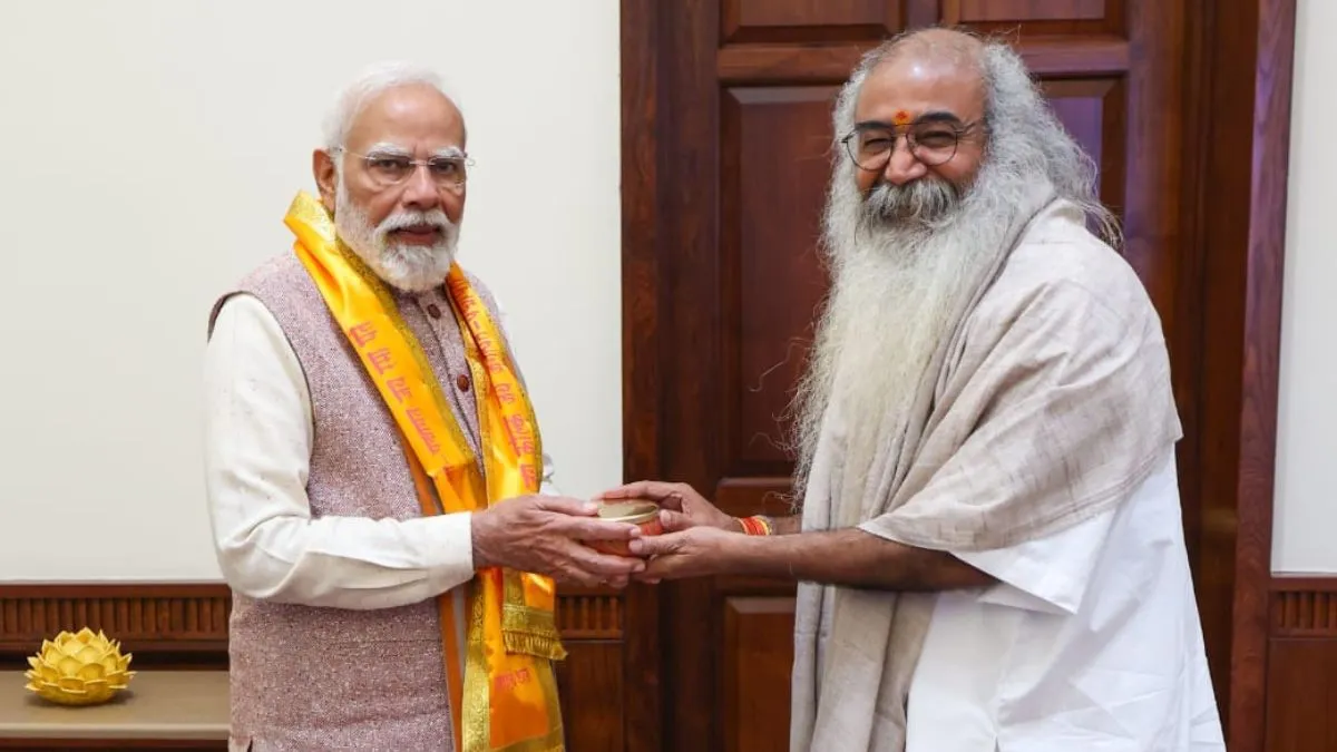 आचार्य प्रमोद कृष्णम ने PM मोदी से की मुलाकात, फोटो शेयर कर बताया- किस मुद्दे पर हुई बात?