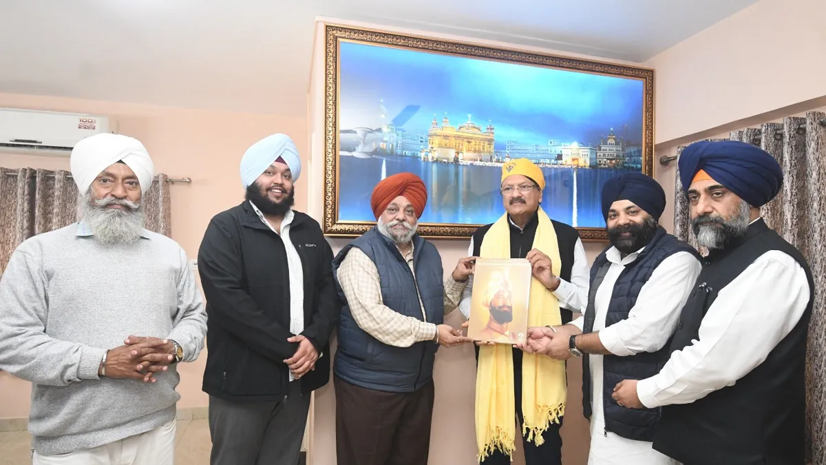 मुकेश अंबानी के समधि अजय पिरामल ने तख्त श्री हरिमंदिर पटना साहिब में टेका मत्था, सिरोपा और प्रतीक चिह्न से हुए सम्मानित
