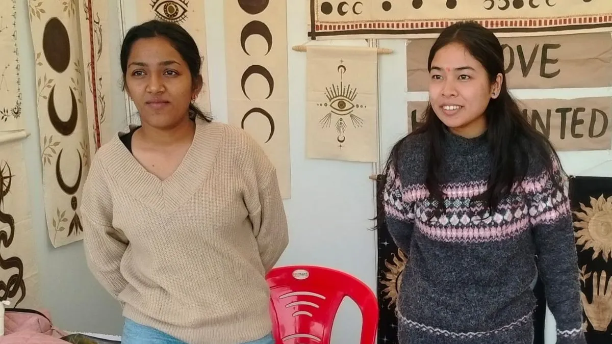 देहरादून की जया और मानसी ने नौकरी छोड़ शुरू किया टेपेस्ट्री स्टार्टअप, Gen-Z को भा रहे अनोखे डिजाइन