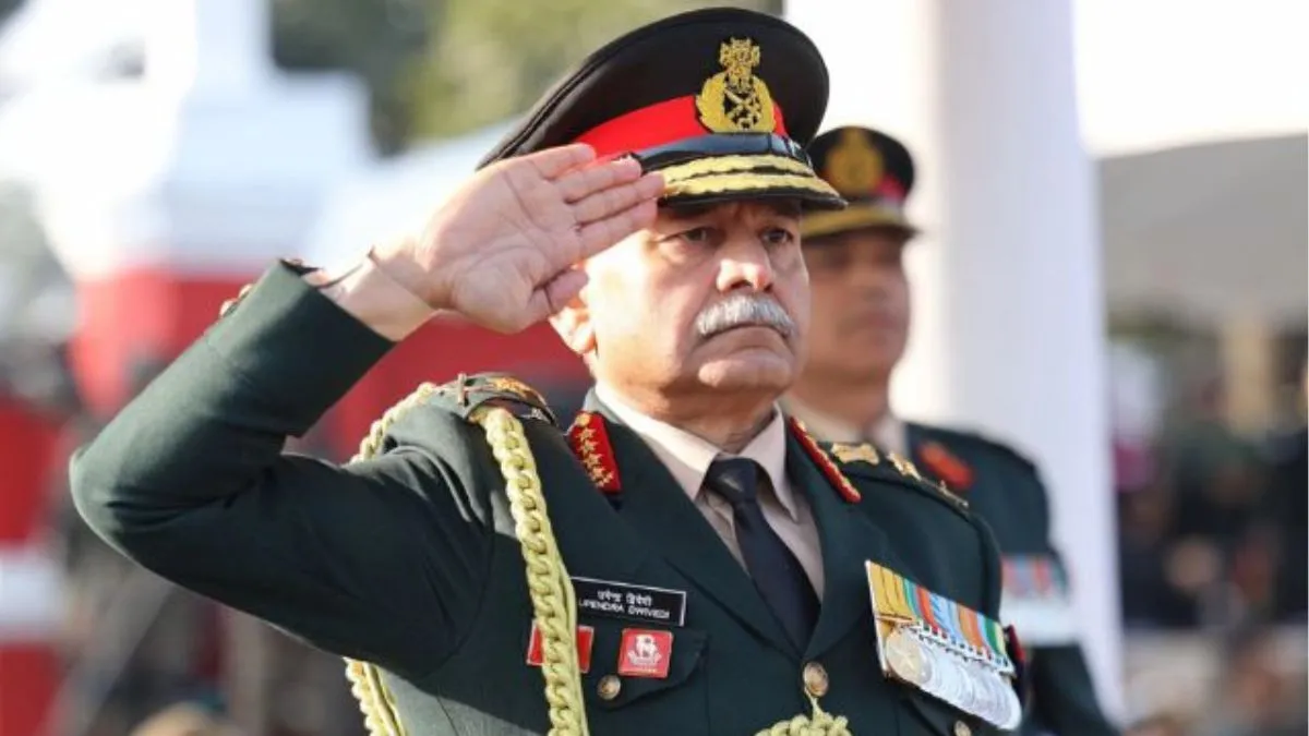 VIDEO: 1, 2, 3, 4, 5... थलसेना प्रमुख ने IMA  में युवा अफसरों संग लगाए पुश अप, सैन्य अधिकारियों में भरा जोश