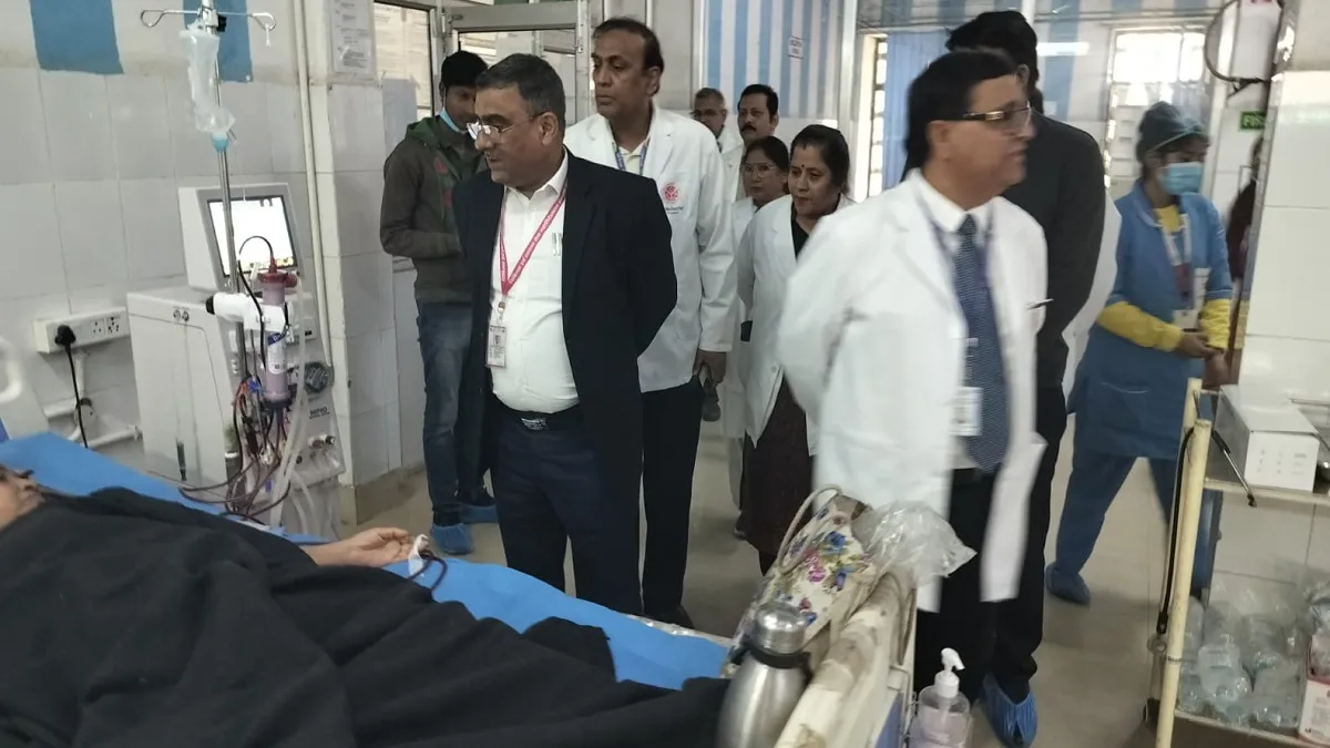 अयोध्या के एडी हेल्थ का प्रयागराज के सरकारी अस्पतालों में औचक निरीक्षण, स्वास्थ्य सेवाओं और रैन बसेरा की जानी हकीकत