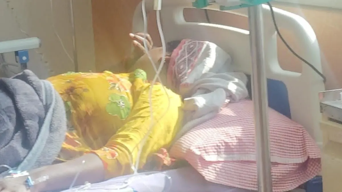 नोएडा में चिली पोटैटो खाने से महिला और बच्ची बीमार, फूड प्वाइजनिंग की आशंका