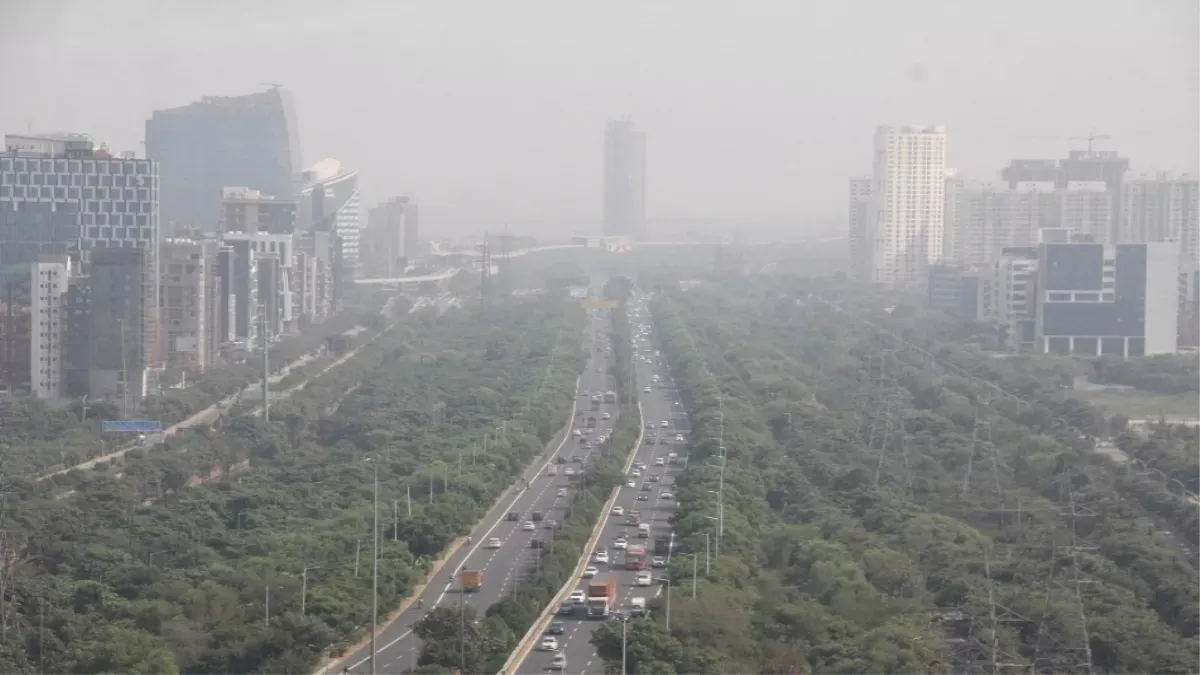 नोएडा-ग्रेटर नोएडा एक्सप्रेसवे का बैकअप कॉरिडोर बनेगी 45 मीटर रोड, एलिवेटेड एक्सप्रेसवे योजना फिलहाल स्थगित
