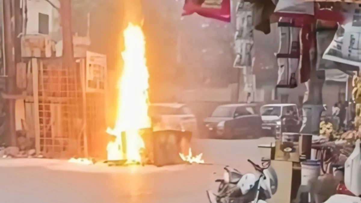 हापुड़ में चाऊमीन के ठेले में लगा छोटा सिलेंडर फटा, चौकी प्रभारी बाल-बाल बचे
