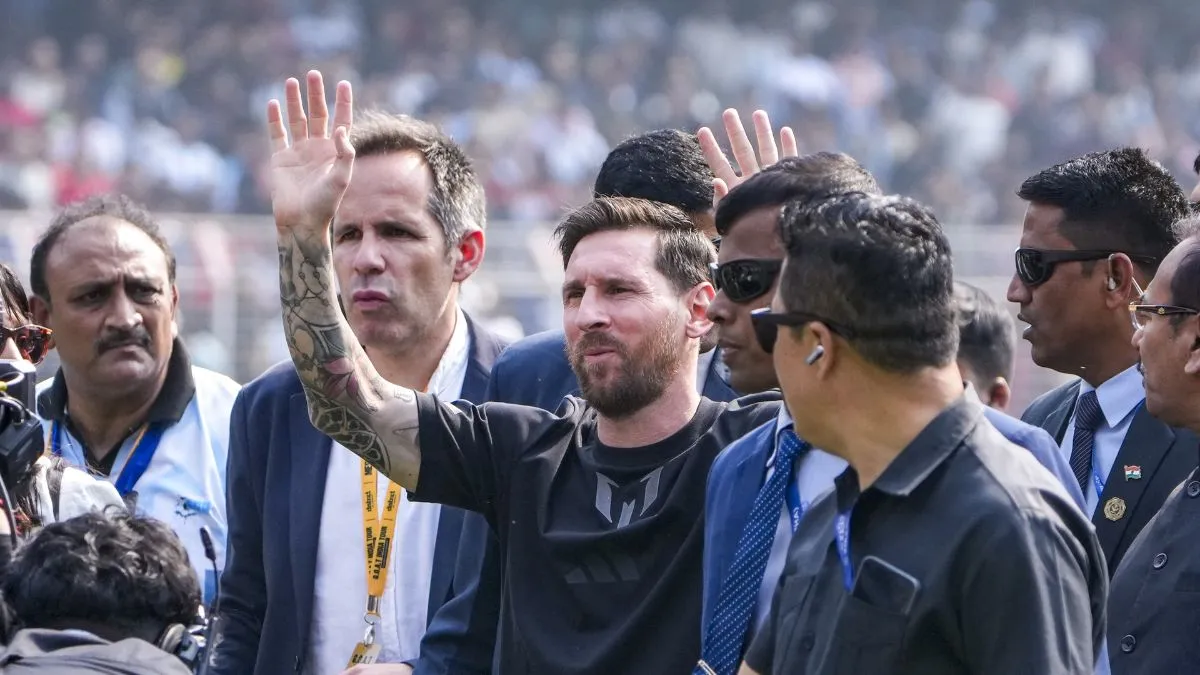 'मैं बस इधर-उधर घूम रहा हूं,' आयोजकों पर नाराज हुए मेसी, पूर्व भारतीय फुटबॉलर ने खोल दी पोल