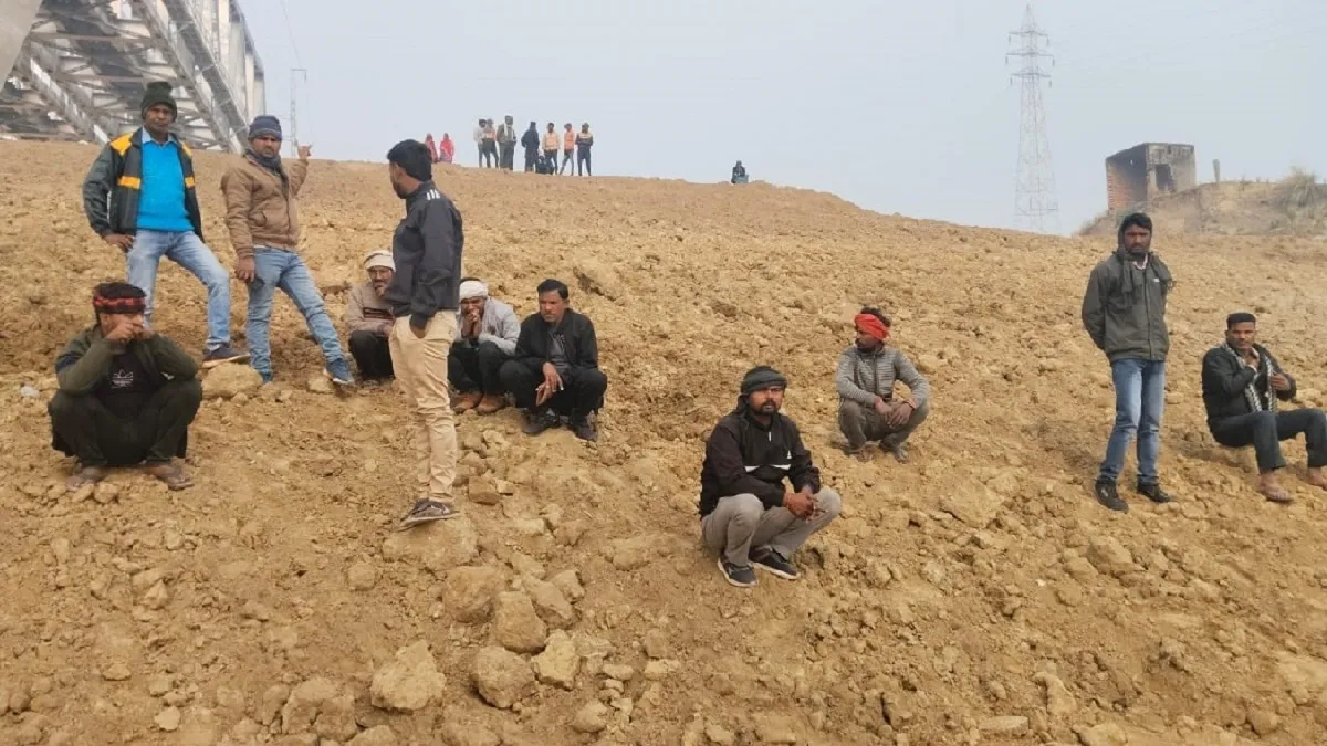 प्रयागराज में दर्दनाक हादसा, पुल से यमुना नदी में गिरने से मजदूर की मौत, DFC रेलवे ब्रिज पर कार्य करते समय पैर फिसला था
