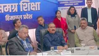 शिमला में समग्र शिक्षा अभियान के कार्यक्रमों के लांच पर सीएम सुखविन्द्र सिंह सुक्खू व अन्य।