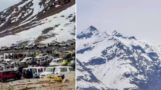 अटल टनल रोहतांग के पार लाहुल में पहुंचे पर्यटक वाहन व मनाली की पहाड़ियों पर ताजा हिमपात। जागरण