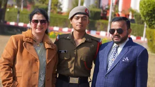 अभिनव मेहरा भारतीय सेना में लेफ्टिनेंट बन गए हैं। Jagran