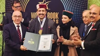 वर्ल्ड बुक आफ रिकार्ड्स लंदन की ओर से हिमाचल के युवा मंत्री विक्रमादित्य सिंह को 'यूथ एंड आइकॉन' अवार्ड से नवाजा गया।