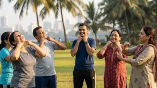 कुछ बेहद आसान एक्सरसाइज और डाइट प्लान, जो आपके चेहरे की चर्बी को कर देंगे छूमंतर (Image Source: AI-Generated)