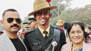 पुलिस हेड कांस्टेबल के पुत्र आकाश बने भारतीय सेना में लेफ्टिनेंट. Jagran