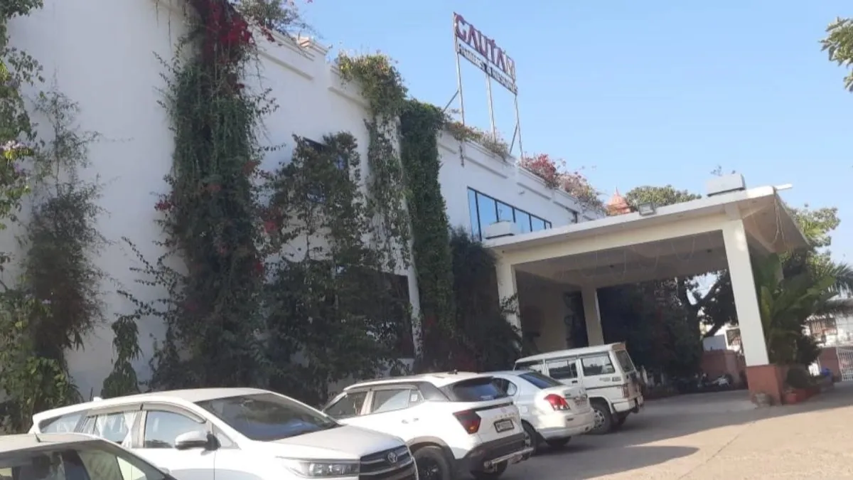 खजुराहो में चार कर्मचारियों की मौत मामले में एक्शन, गौतम रिसार्ट का फूड लाइसेंस सस्पेंड