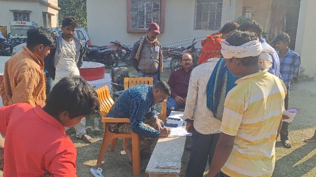 कटिहार में नाव पलटने से दादा-पोती की मौत, गांव में छाया मातम
