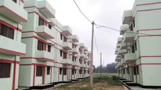 कांशीराम आवास कॉलोनी में अवैध कब्जाधारियों पर प्रशासन का एक्शन।