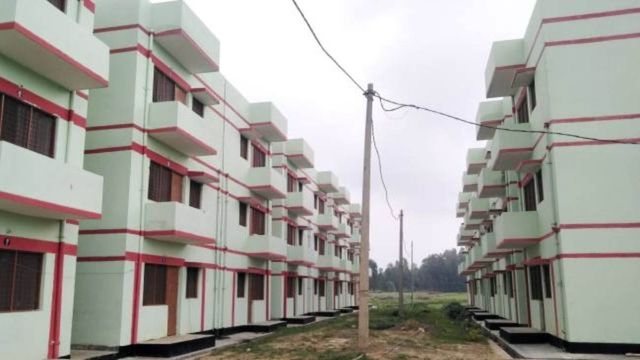 कांशीराम आवास कॉलोनी में अवैध कब्जाधारियों पर प्रशासन का एक्शन, एक सप्ताह में आवास खाली करने का अल्टीमेटम
