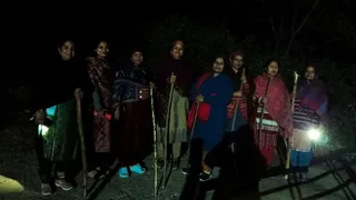 बिलासपुर के लघट गांव में ठीकरी पहरा देती महिलाएं। जागरण