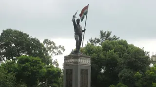 गांधी पार्क स्थित शहीद स्मारक।