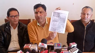 शिमला में मंगलवार को पत्रकार वार्ता करते हिंदू रक्षा मंच के पदाधिकारी। जागरण
