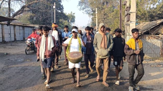 साहिबगंज में घुसपैठ वाले इलाके में संगठित हो रहे आदिवासी, डुगडुगी बजाकर जमीन नहीं बेचने की अपील
