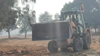 अवैध प्लाटिंंग पर चलता बुलडोजर