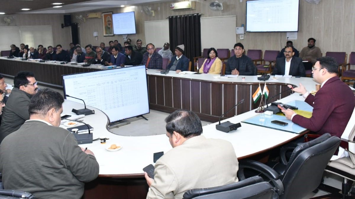 गोशाला सुरक्षा सर्वोपरि: नाइट विजन CCTV लगाएं, DM अवनीश राय ने दिए ...