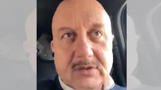 अनुपम खेर की खजुराहो जाने वाली इंडिगो की फ्लाइट अचानक रद कर दी गई।