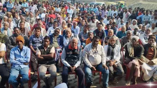जनसुनवाई में आए लोग। फोटो जागरण