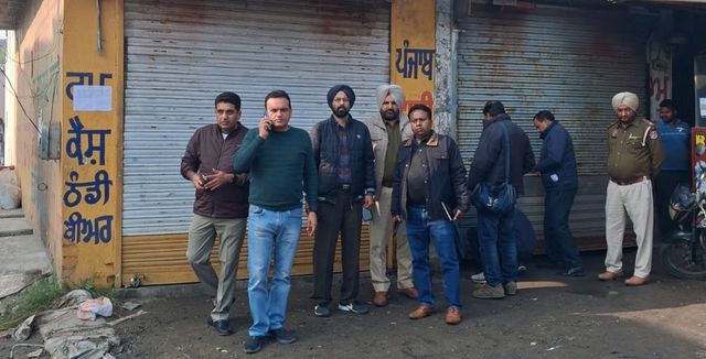 जालंधर में प्रॉपर्टी टैक्स विभाग की कार्रवाई, निगम ने 5 शराब ठेके और अहाते सील किए