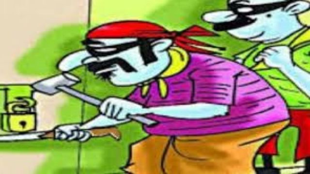 बुलंदशहर में चोरों के हौसले बुलंद: पहले इत्मीनान से छलकाए जाम फिर हजारों रुपए का सामान कर दिया पार
