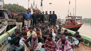 बांग्लादेशी मछुआरे गिरफ्तार।