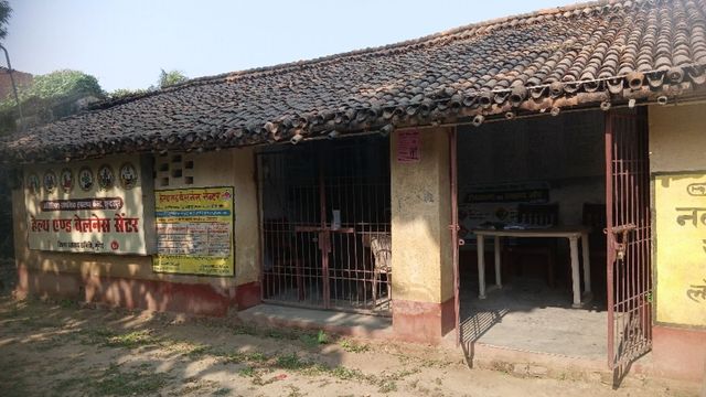 Munger News: बिना डॉक्टर के चल रहा हेल्थ एंड वेलनेस सेंटर, खपरैल भवन में सुविधाओं का भी अभाव
