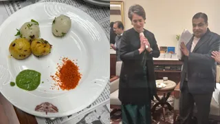 प्रियंका गांधी ने नितिन गडकरी से की मुलाकात। (सोशल मीडिया)