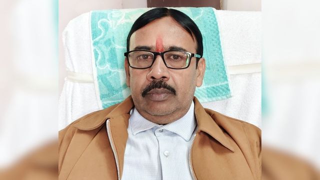 Aurangabad News: एक ही कमरे में दो विषयों की मिलती शिक्षा, विद्यालय में शिक्षक के चार पद खाली
