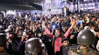 भारत विरोधी हादी की मौत से बांग्लादेश में भड़की हिंसा (फोटो - PTI)
