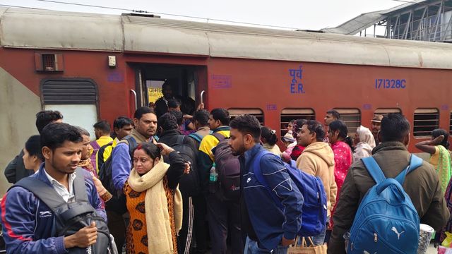 भारतीय रेल : जमालपुर-भागलपुर-किऊल रेलखंड होकर यात्रा करने वाले जान लें, कोहरे ने रेल परिचालन की रफ्तार पर ब्रेक लगा दिया है