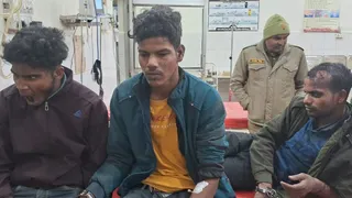 जिला अस्पताल में उपचार कराते आरोपित