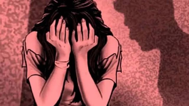 Dumka News: पानी लेने घर से बाहर गई किशोरी से बदमाश युवक ने छीनी गगरी, फिर किया गंदा काम
