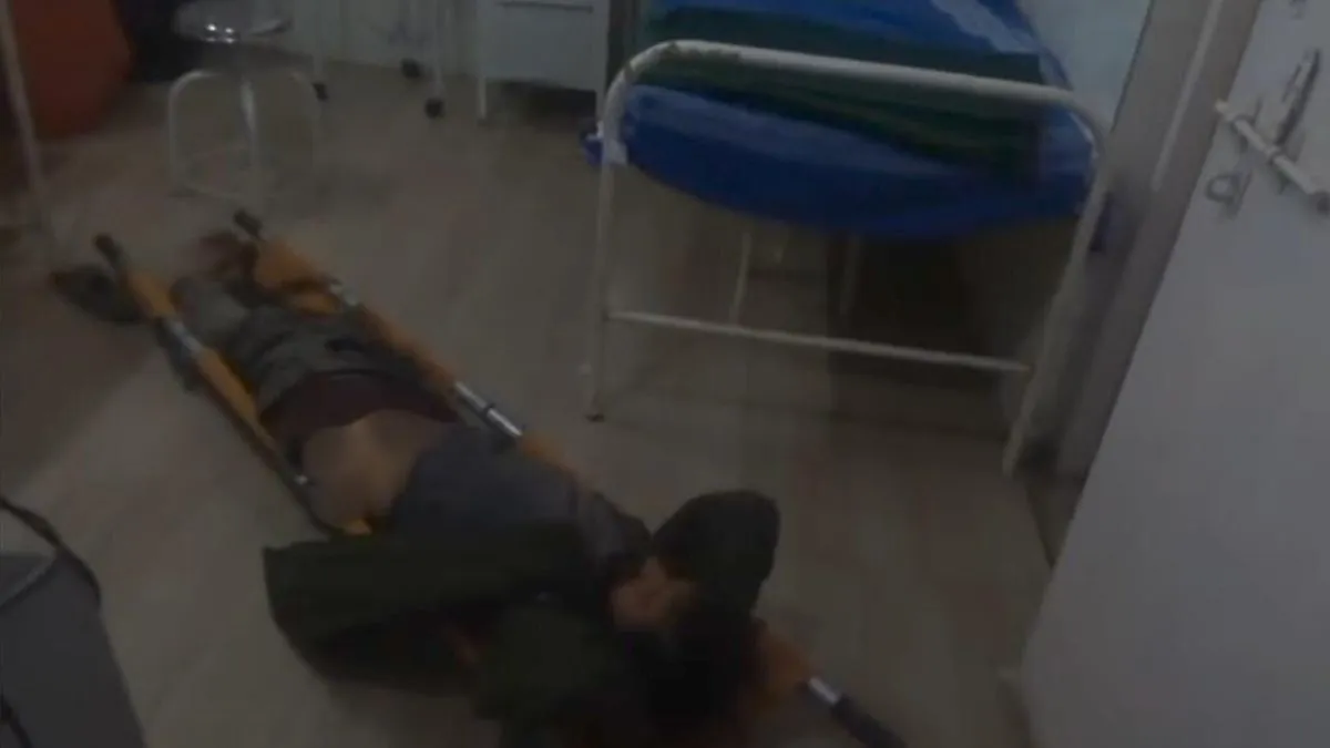 उत्तराखंड : स्वास्थ्य मंत्री के गृह जनपद में जमीन पर लेटाकर कर दिया उपचार, वीडियो वायरल; CMO ने मांगा स्पष्टीकरण
