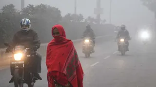 घने कोहरे और शीतलहर की चपेट में उत्तर भारत (फोटो- जागरण)