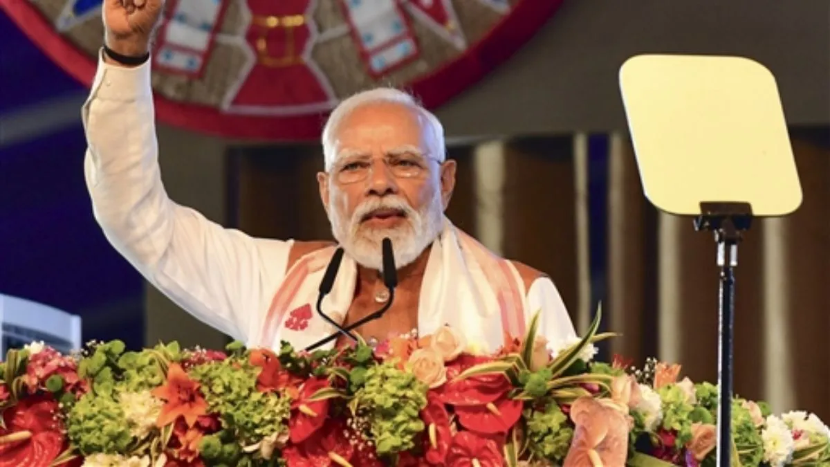 बंगाल की रैली में गूंजा एसआईआर का मुद्दा, पीएम ने ममता को घेरा
