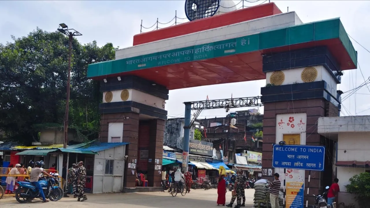 विदेशी घुसपैठियों के लिए मुफीद बनी यूपी की सोनौली सीमा, पगडंडियों से हो रहा प्रवेश; सख्त निगरानी की जरूरत
