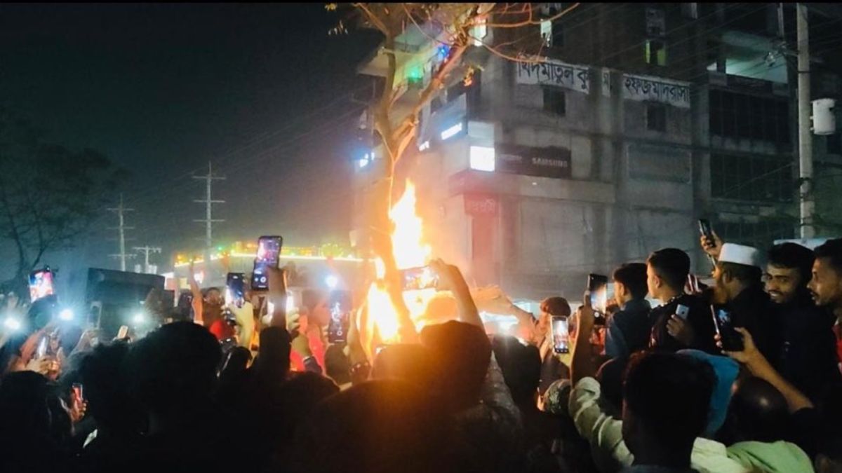 बांग्लादेश में बर्बरता की हद! हिंदू युवक दीपू दास की लिंचिंग का वीडियो देख कांप जाएगी रूह बांग्लादेश में बर्बरता की हद! हिंदू युवक दीपू दास की लिंचिंग का वीडियो देख कांप जाएगी रूह